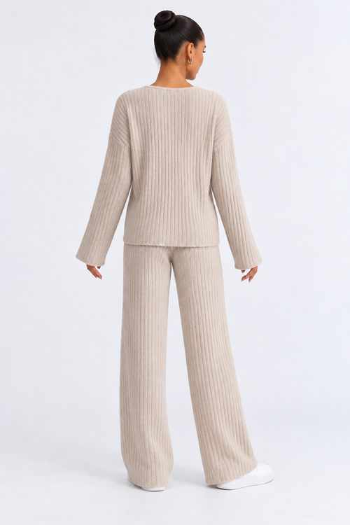 Comfortable 2-Piece Set - beige back - studio