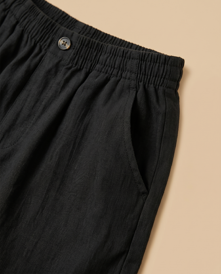 comfort shorts waist and pocket detail